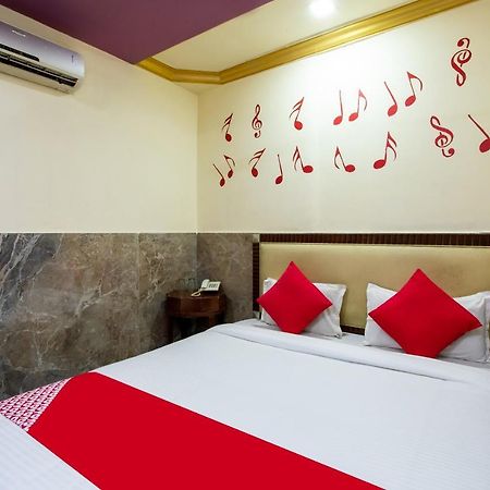 Oyo 24196 Hotel Shreenath Palace Ujjain Ngoại thất bức ảnh