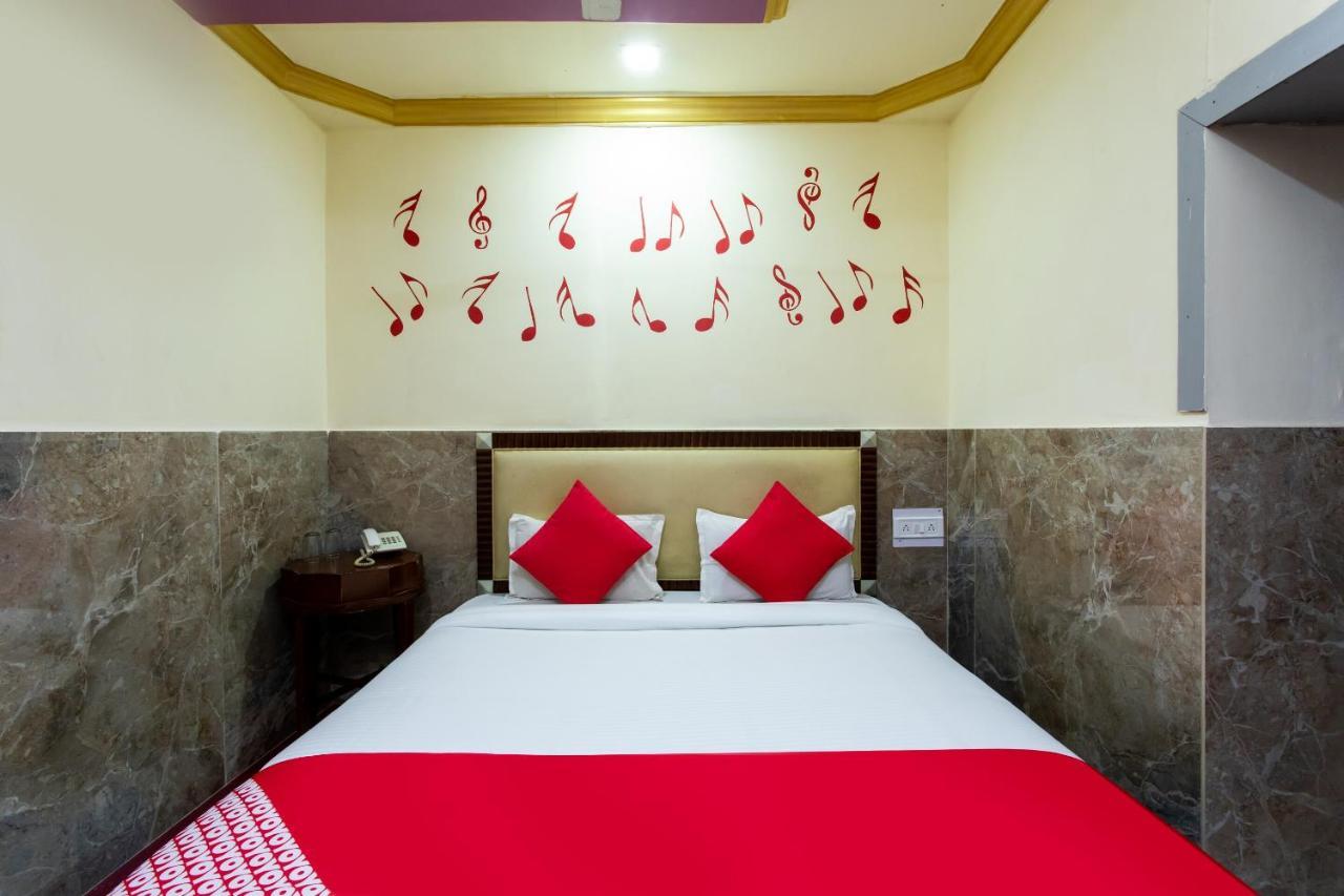 Oyo 24196 Hotel Shreenath Palace Ujjain Ngoại thất bức ảnh