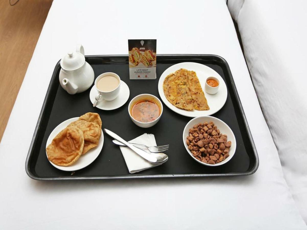 Oyo 24196 Hotel Shreenath Palace Ujjain Ngoại thất bức ảnh